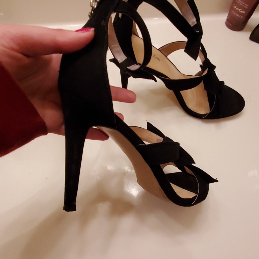 Heals - Picture 4 of 5